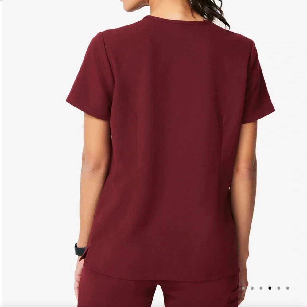 NWT FIGS Casma Three Pocket Scrub Top in Burgundy - Picture 4 of 10